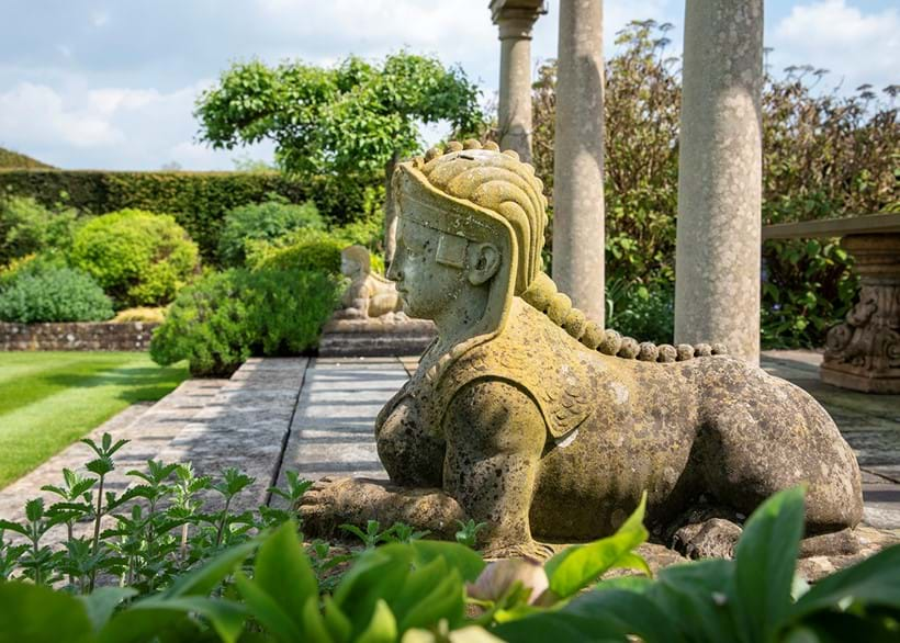 Inline Image - Lot 566: A pair of carved marble sphinxes, in the manner of Joseph Theakston, late 19th or early 20th century | Est. £5,000-8,000 (+ fees)