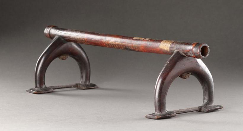 Inline Image - Lot 633: A rare headrest 'Kali' or 'Kalimasi' / 'Kali Toloni', Tonga, 18th - early 19th century | Est. £8,000-12,000 (+ fees)