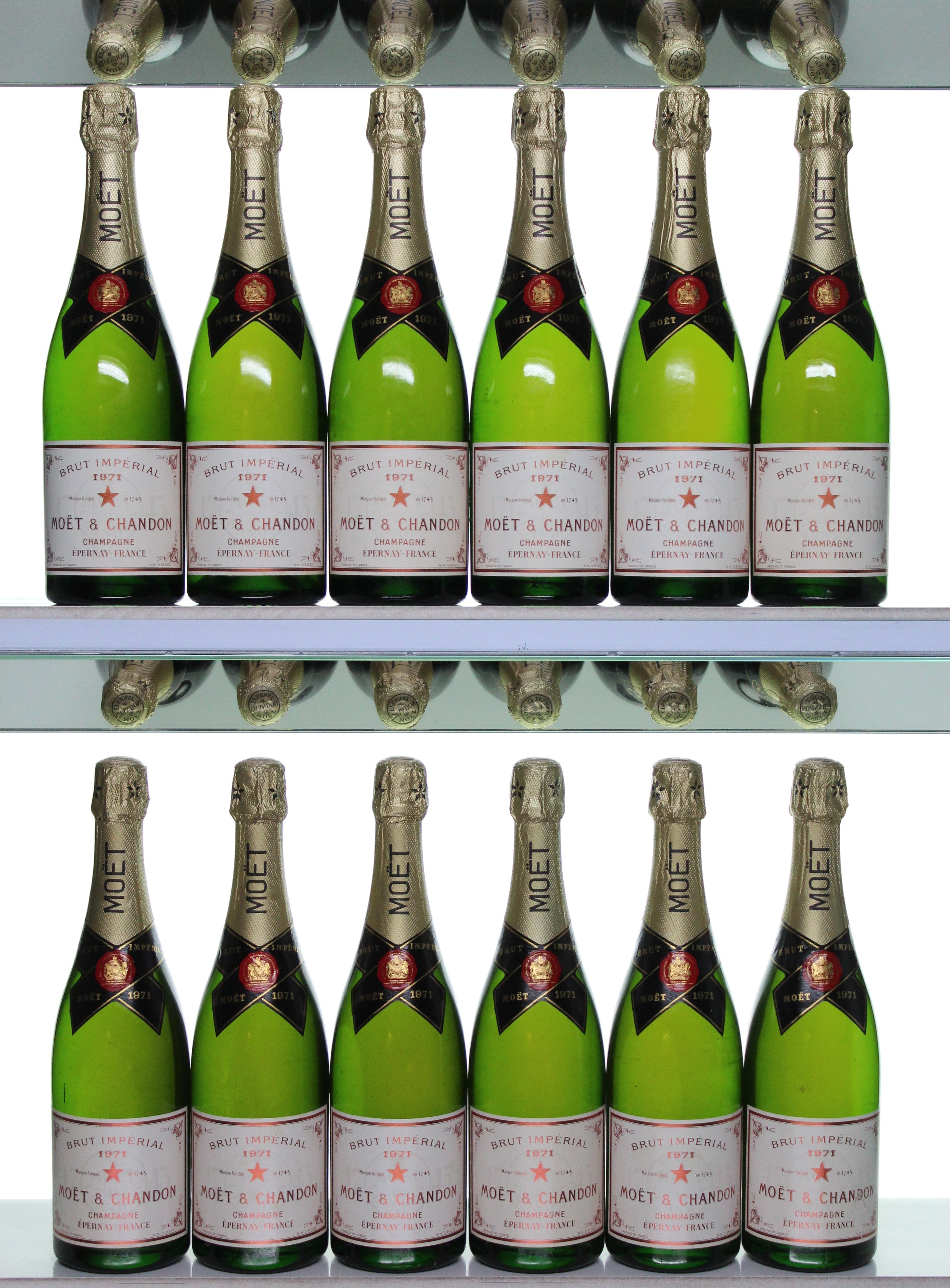 1971 Moët et Chandon, 12 x 75cl 