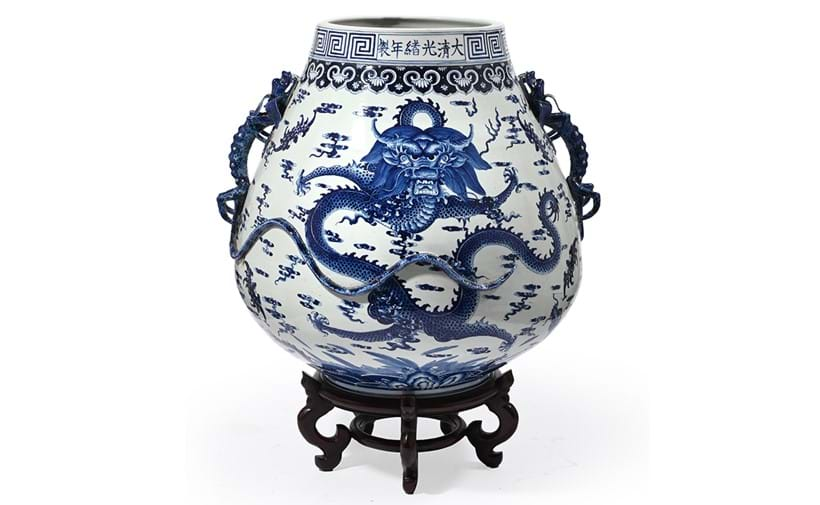 Inline Image - Lot 614: A very large Chinese blue and white jar, in Ming style, 20th century | Est. £1,000-1,500 (+ fees)