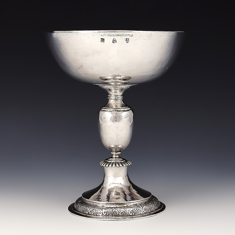 A James VI Scottish silver communion cup George Craufuird, deacon's mark for James Denneistoun, Edinburgh circa 1619 - 1621