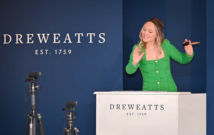 DPZ_0465_auctioneer_2 820w.jpg