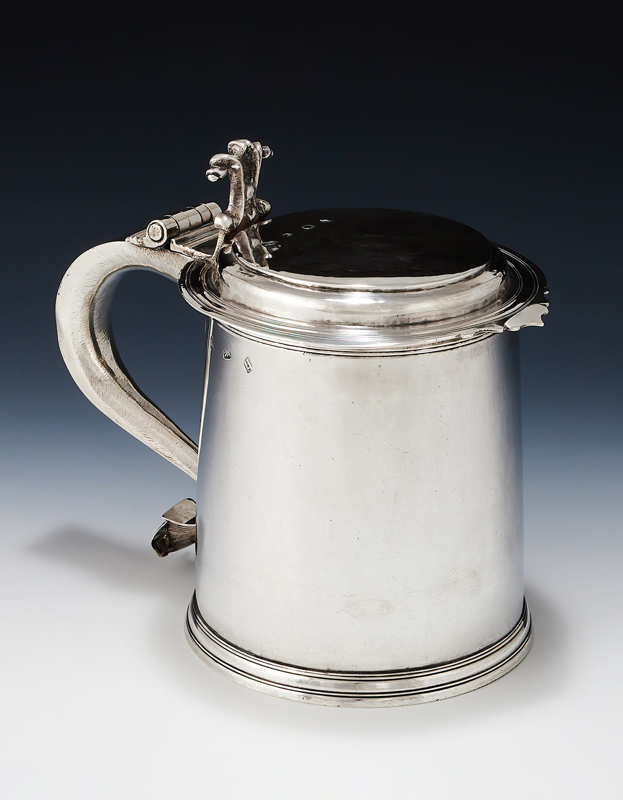 Lot 28 - A James II silver tankard maker's mark OG, London 1685.jpg