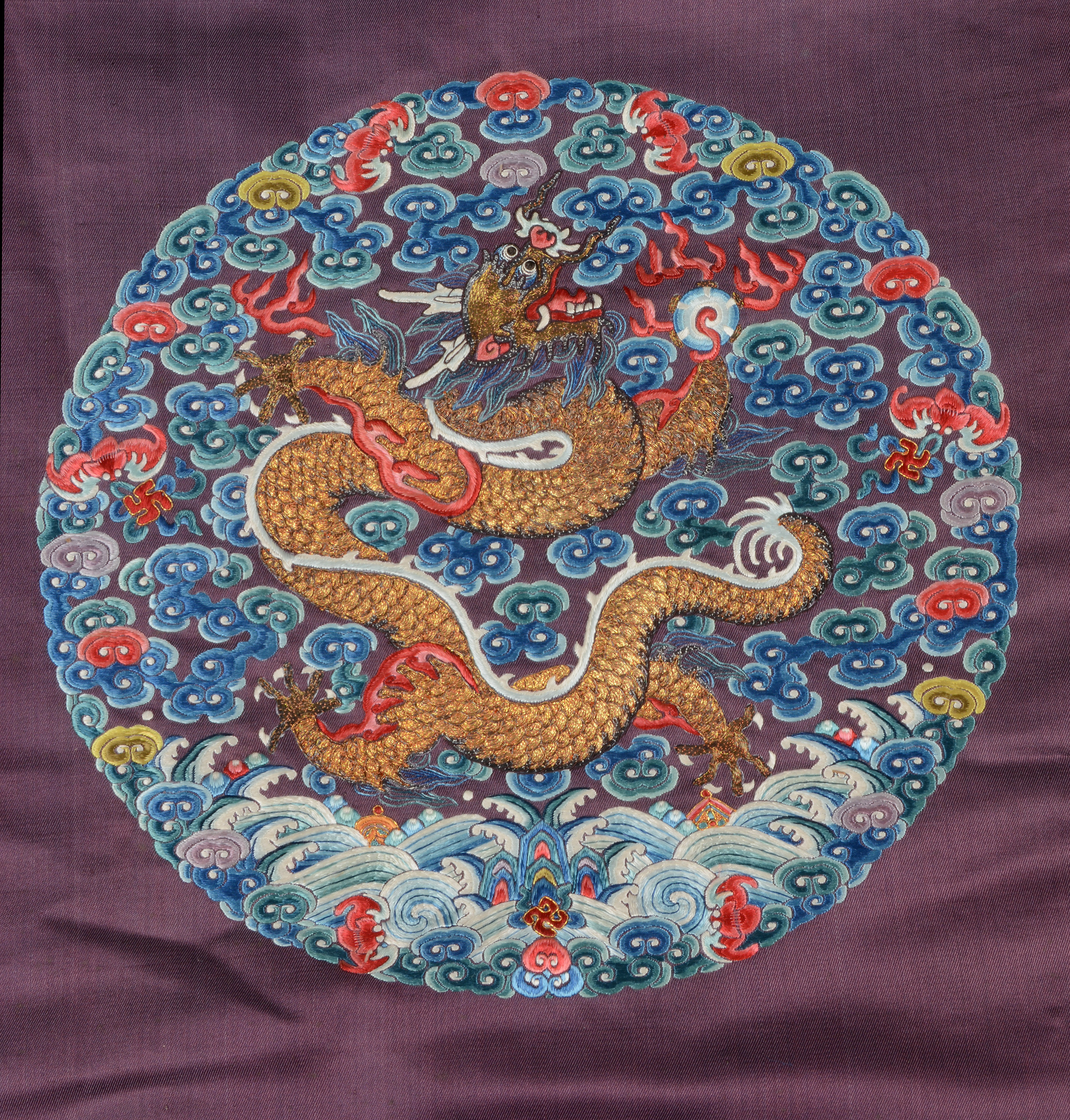 10 Fascinating Facts from the Dynasties of Fashion