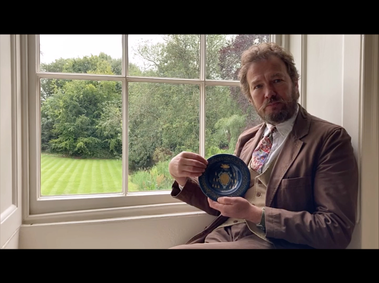 Valuation Finds & Favourites | A Castelli D'Abruzzo maiolica blue-ground dish