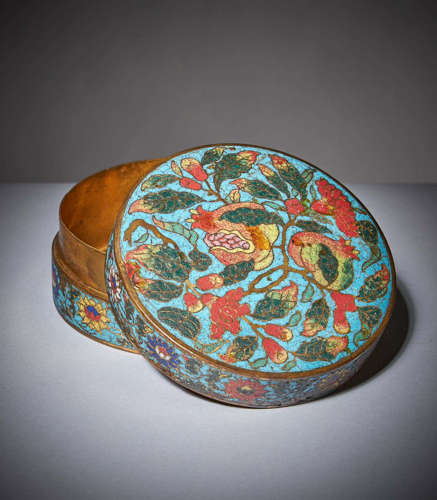Ming cloisonné box discovered in family attic up for auction at 