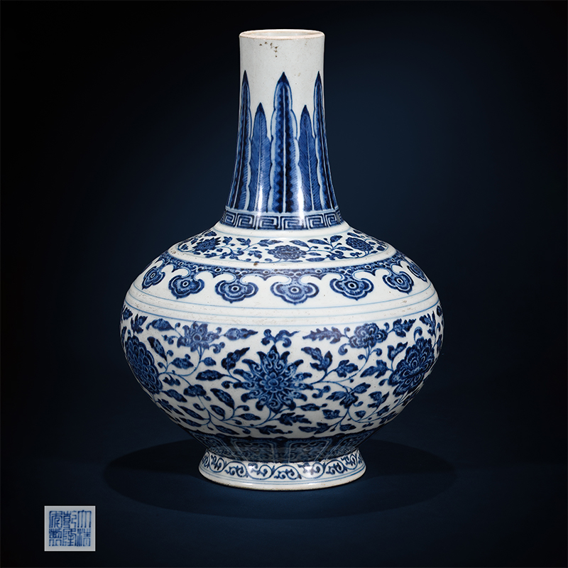 A Chinese blue and white Chrysanthemum vase, Qianlong mark and of the period