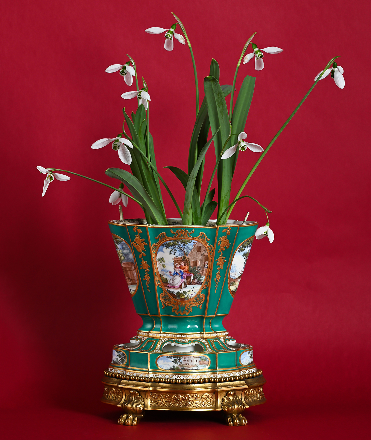 Lot 86 A Rare Sevres Porcelain Vase Hollandois With Snowdrops